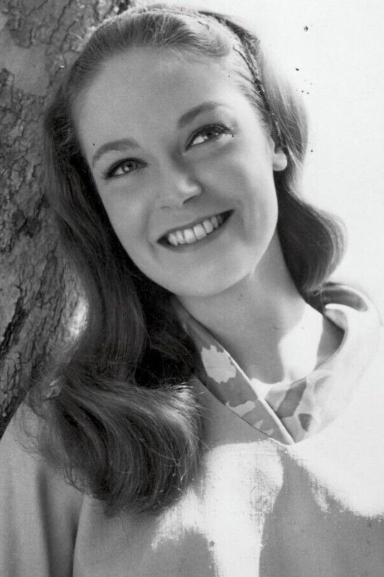 Elizabeth Hartman portrait