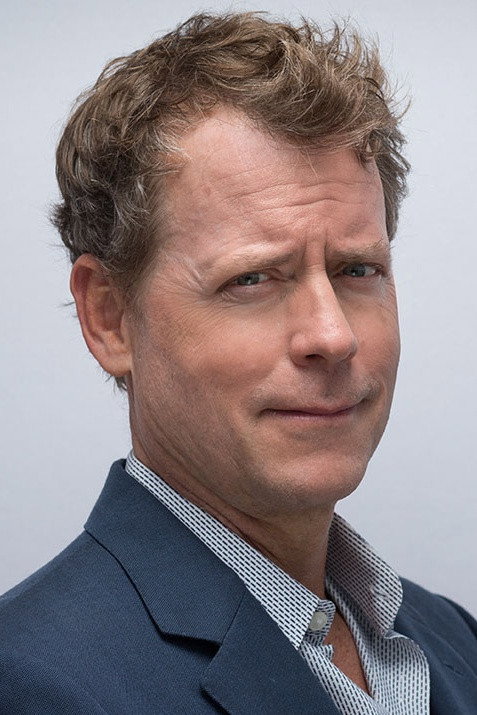 Greg Kinnear portrait